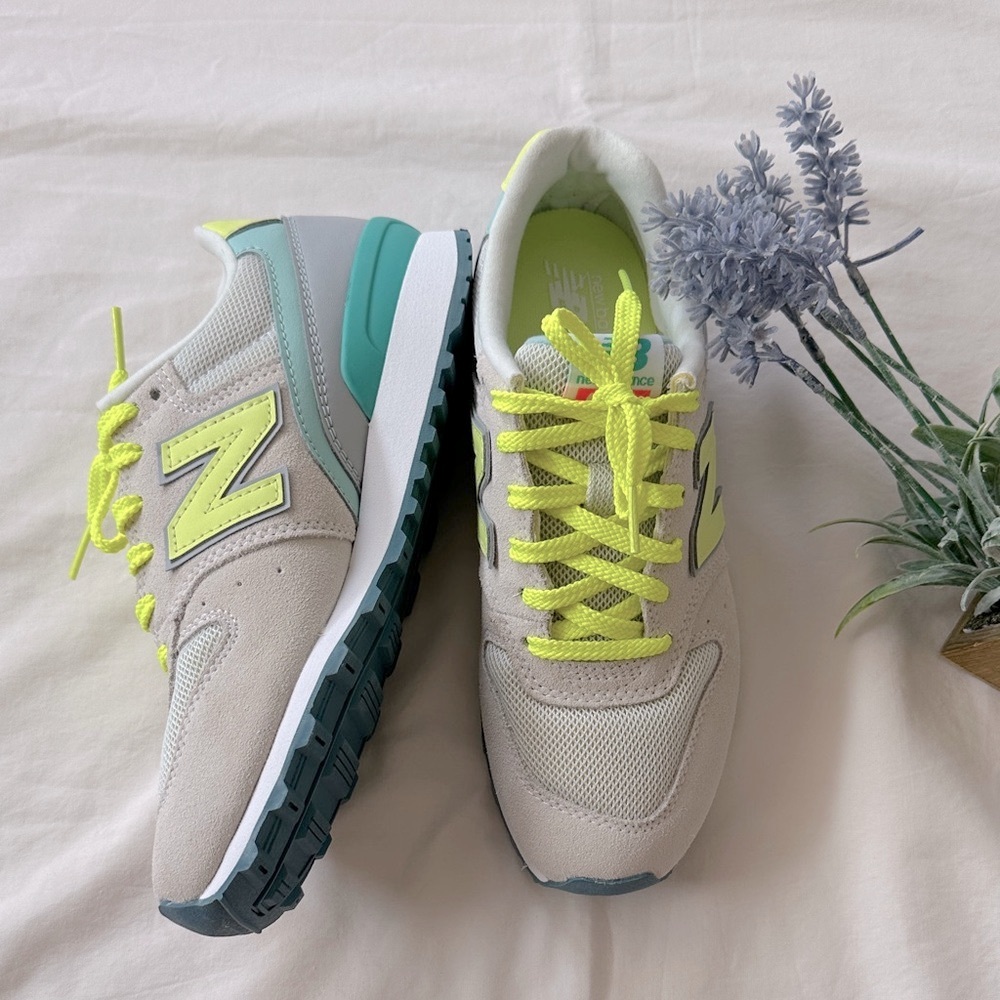New Balance 996 Light Gray, teal and Neon Yellow Sneakers, size 6